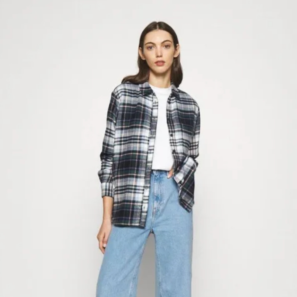 Soft, Cosy, Classic Madewell Plaid Button-Up